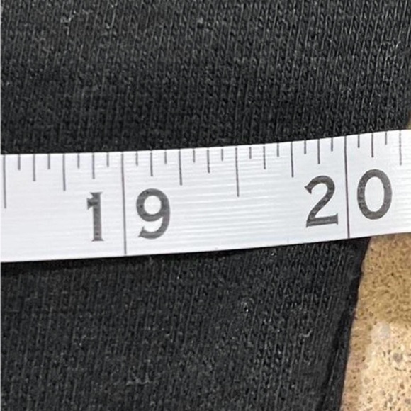 Maurices Women’s S Def Leppard Off The Shoulder Black Graphic Sweatshirt - Picture 6 of 7